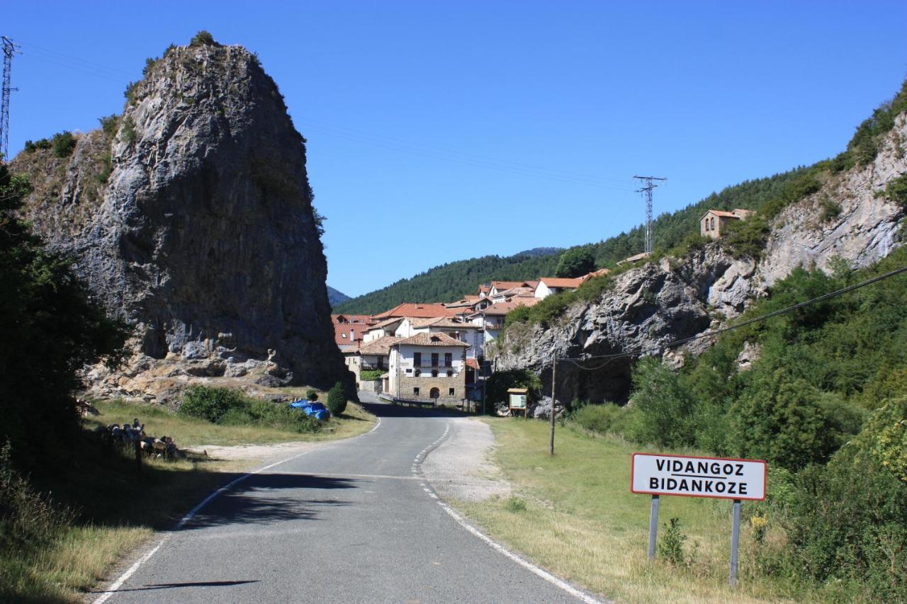 Casa Rural Ornat Etxea Vidangoz Exteriér fotografie
